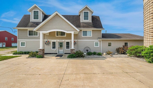 Barn Swallow – Spacious, Private First Floor in a Historic Dairy Barn