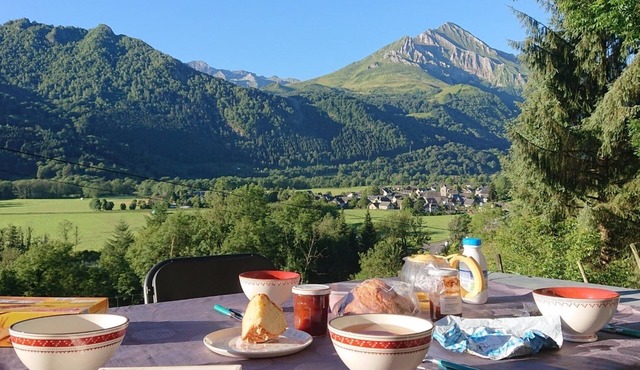 Barn with fabulous view of the Azun Valley - Sleeps 6