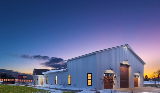 Barnapalooza! Indoor Glass Pool/Slide, Wiffleball, BBall, Football, Sleeps 20-30