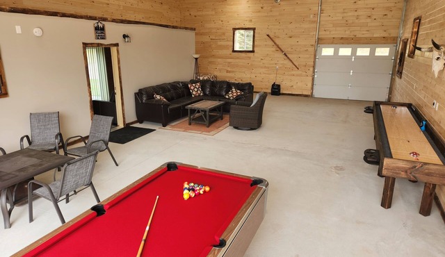 BARNDOMINIUM "Knotty Pines Cabin", Minutes from ORV Trails.