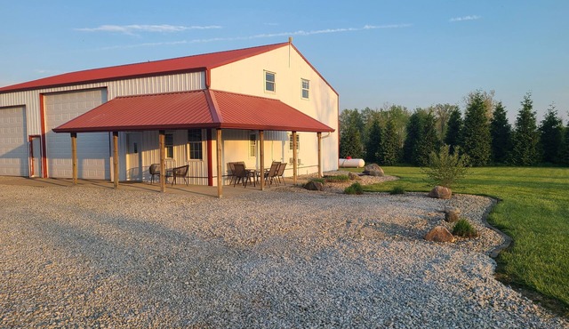 Barndominium Retreat – 8 Min to Grand Park + Big Outdoor Space