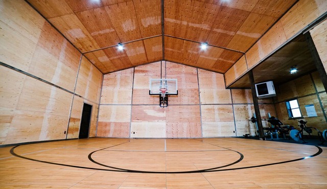 Barndominium with New indoor Gym located 8 miles from North shore of Bear Lake.