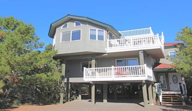 Barnegat Light (Long Beach Island, New Jersey) Newly Renovated Oceanside Home