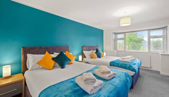 Barnet EN5 - Elegant 2Bed/1Bath Ground Floor Flat with FREE WiFi