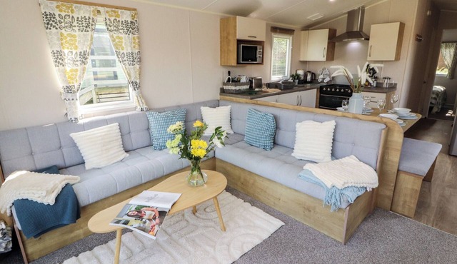 BARNEY'S RETREAT - DOCKER PARK FARM, pet friendly in Carnforth