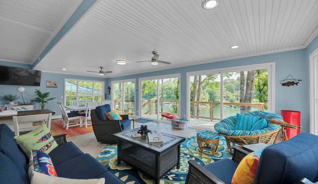 Barney’s Bluff - Towing Pontoon + Dock, Pet-Friendly