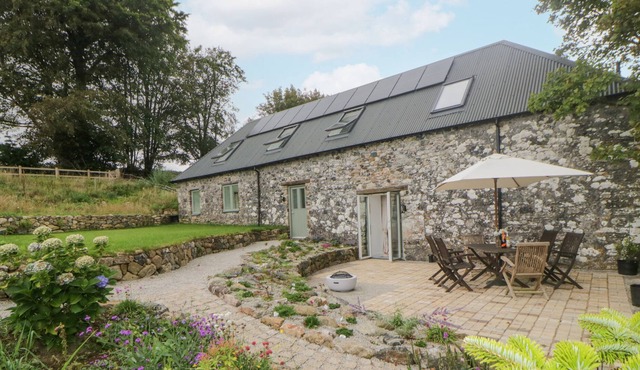 BARNFIELD, family friendly, with open fire in Sparkwell