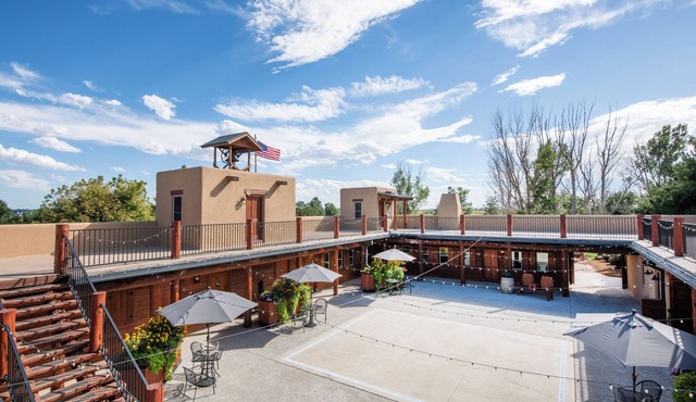 Barnlight Escape at River Fort Ranch 8BR Sleeps 23 Private Ranch