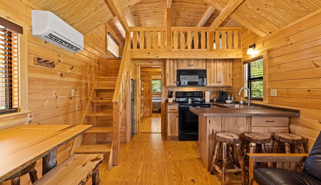 Barnwell Mountain Cabins #2: Cabin/Tiny Home w/loft in Gilmer across from BMRA