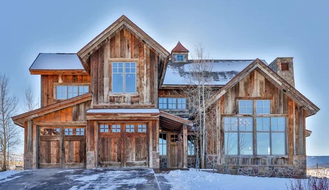 Barnwood Beauty- Luxury Familiy & Pet Friendly Granby Mountain Retreat