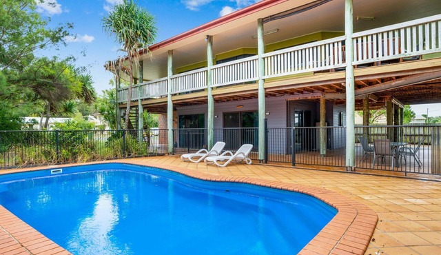 Barny's - Rainbow Beach. Fantastic beach house in the perfect spot. Pets Welcome. Wi-Fi. Pool