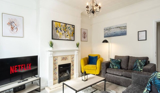 Barras House - Cosy home with parking close to Coventry City Centre and the Hospital