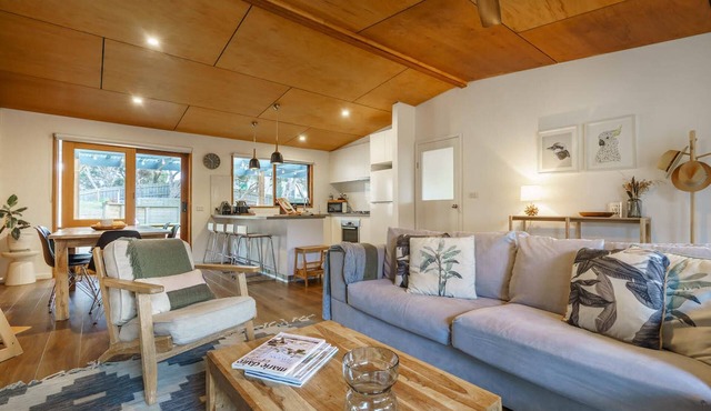 Barrawarn (The Magpie) - Barefoot and relaxed beach style