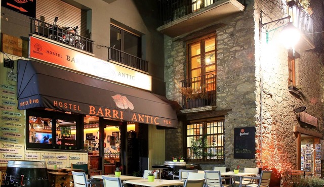 Barri Antic Hostel & Pub