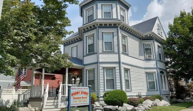 Barry Street Historical Loft - But so much more!