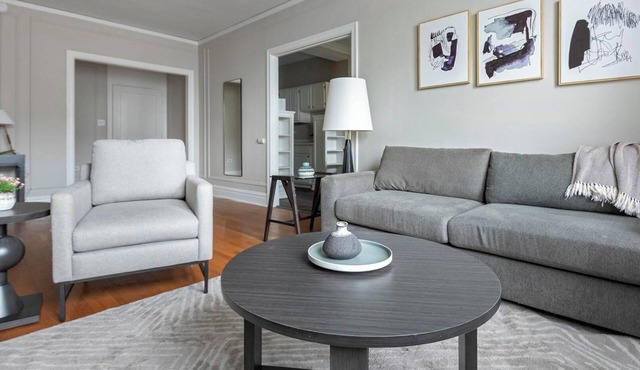 Barsala l Chic 2BD Retreat Near Forest Park, Located in the Central West End
