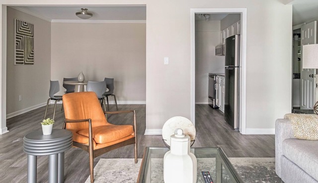 Barsala l Modern 2BD with 24 Hour Fitness Center, Fast Wi-Fi