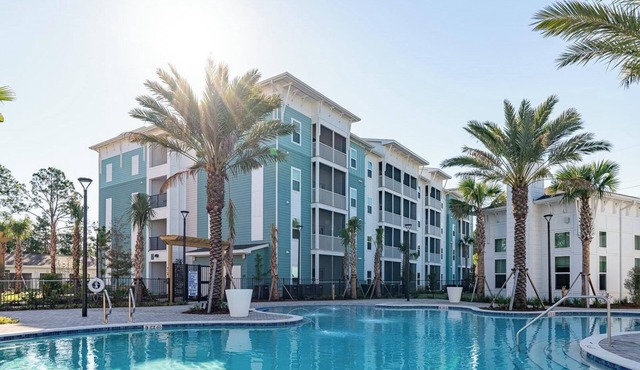 Barsala l Upscale 1BD Beach Living w/Resort-Style Pool