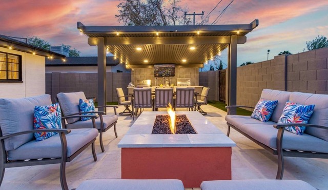Barstool Party Pool12 Seat Hot Tub|Walk 2 Old Town