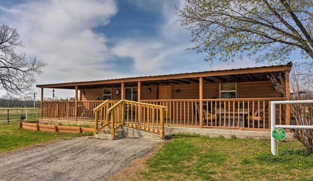 Bartlesville Cabin with Pool, Hot Tub and Trampoline!