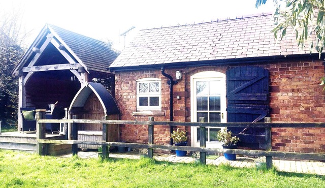 Barton Bank Cottage-Romantic Country Cottage for 2-pet friendly