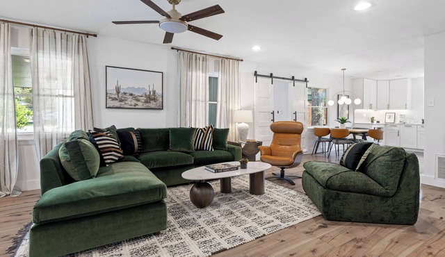 Barton Hills Getaway + Patio - Juniper!