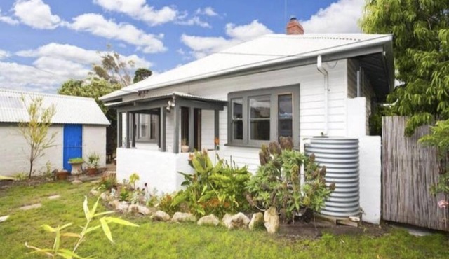 Barwon Heads beach house - 3 bedrooms - central location