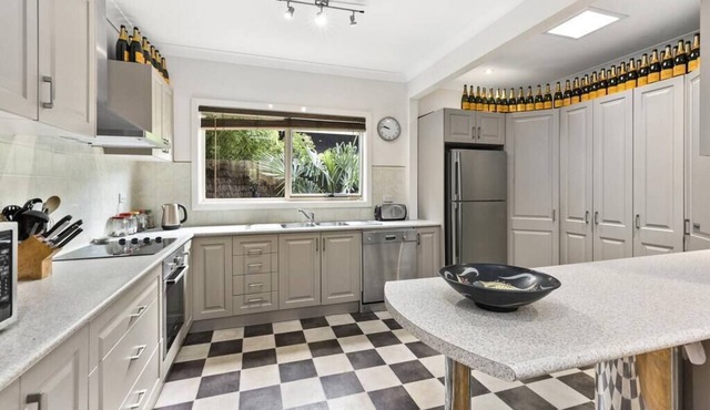 Barwon Veuve Cottage