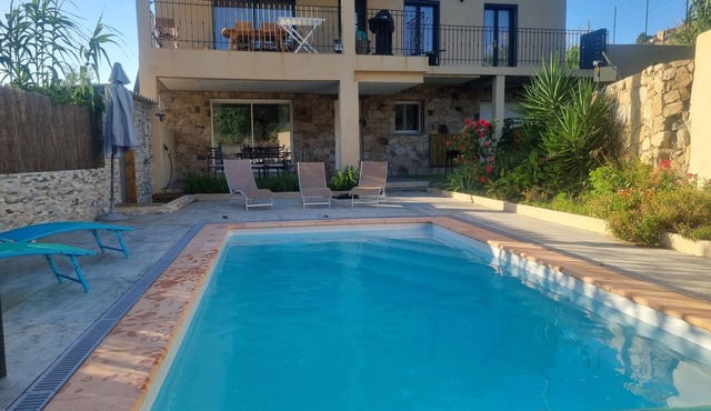 Bas de Maison 3 chambre 8 couchages avec piscine pour 6 adultes et 2 enfants