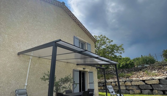 Bas de Maison Avec Grand Extérieur Privatif, Sud Ardèche