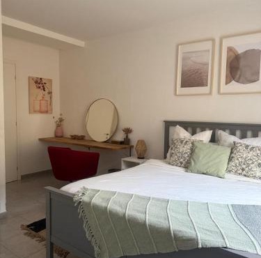 Bas de Villa à 15 min de Nice avec piscine