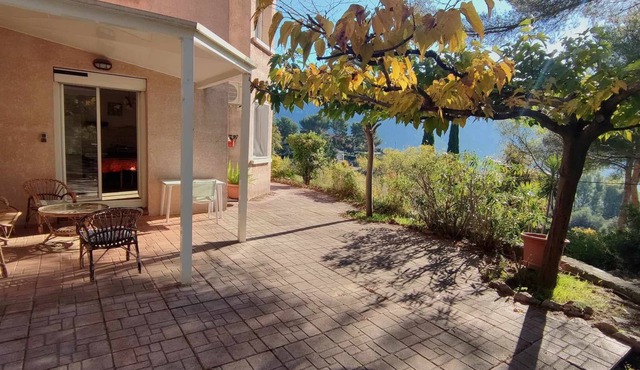 Bas de Villa T3 - Proche Toulon, Au Calme, Avec Vue Panoramique