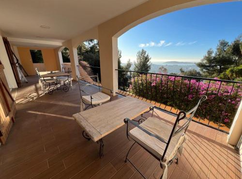 Bas de villa, vue mer, terrasse, clim, piscine