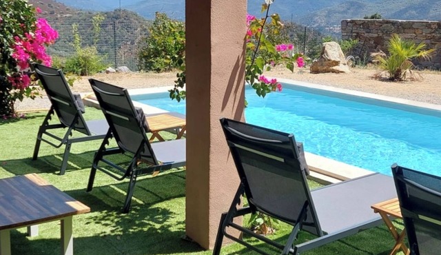 Bas de Villa vue sur le Village