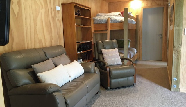 Base Bedsit, cosy and central to explore the MacKenzie basin and Mt Cook