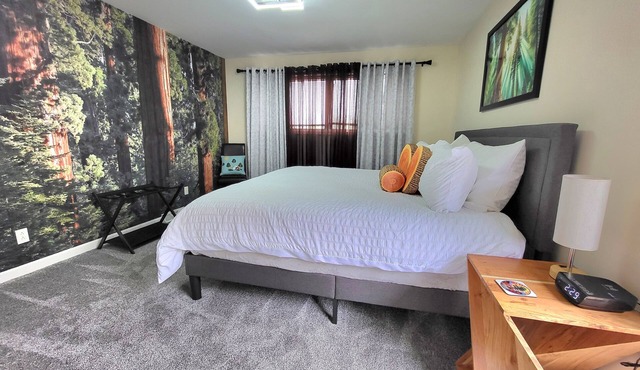 Base Camp-6.5 blocks to IU Campus & downtown, 3 Kings, Bicycles, Fencenn