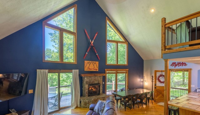 Base Camp - Cozy Cabin, Close to Snowshoe!