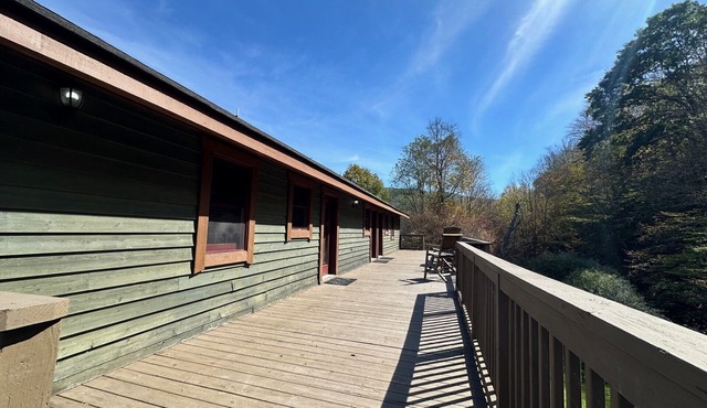 Base Mountain Studio with Winter Shuttle to/from Snowshoe Village