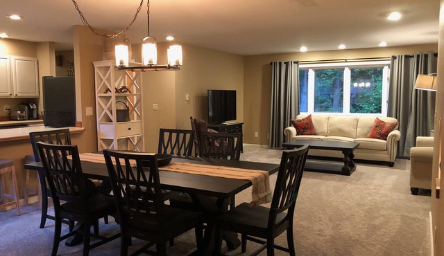 Base of Alyeska, walk to attractions, beautiful vacation home!