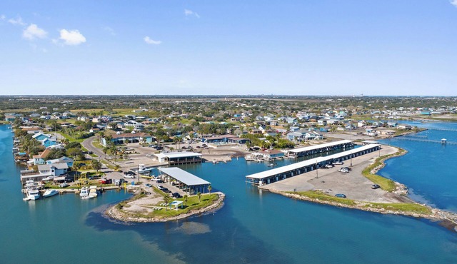 Basecamp for your Bluffs Landing Marina stay - Adventure+ #2