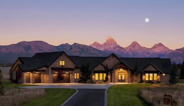 Basecamp Stays: Lux Retreat, Teton Views, 3 Acres!