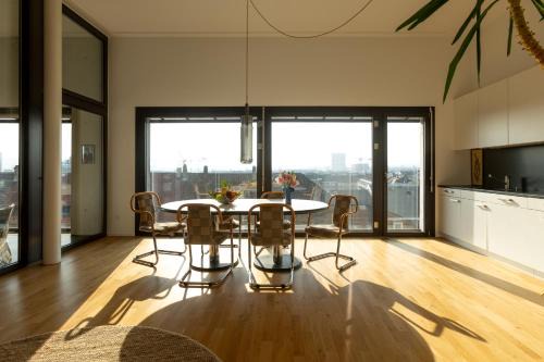 Basel City View Penthouse - Parking AC & Fast WiFi