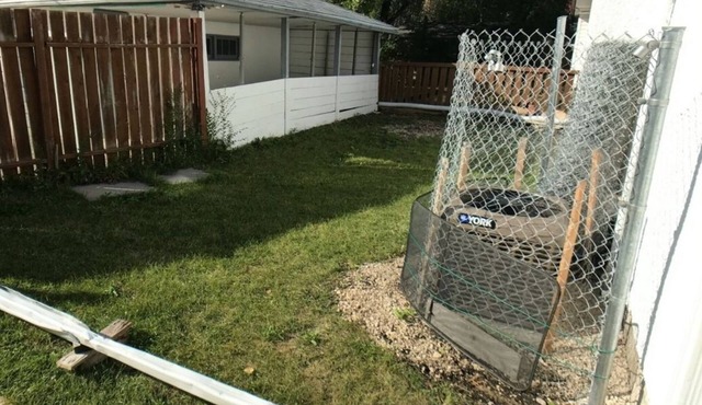 Basement 3 bdrm close to airport/everywhere Eat/Shop/Bus/Park/Cinema/Library ...