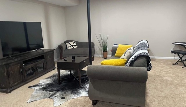 BASEMENT APARTMENT IN UPSCALE NEIGHBORHOOD. Perfect for traveling professional.