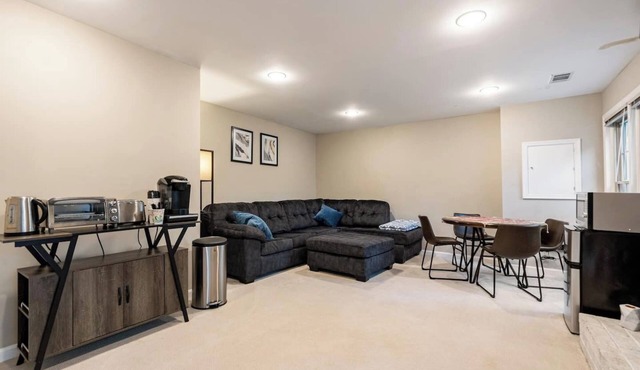 Basement Apartment with Private Entrance in Oakton