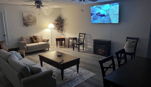 Basement Apt 2 bedrooms 1 bathnQuiet country setting, 20 minutes to nLouisville