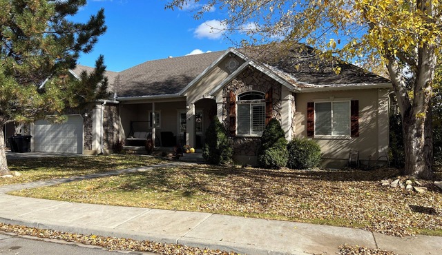 Basement Home in Payson with amazing views of the valley and the mountainside.