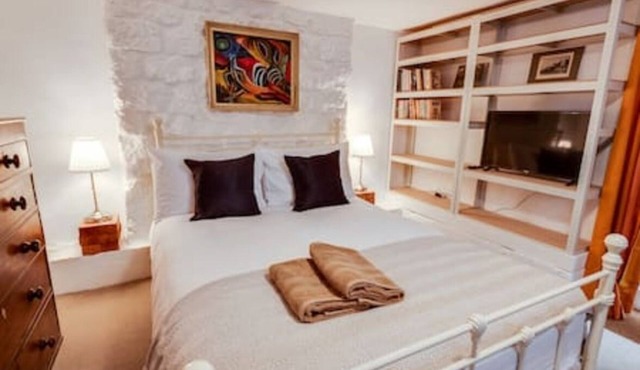 Basement Studio in Summertown with kitchenette