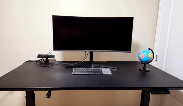 Basement Studio w/Den & Kitchenette