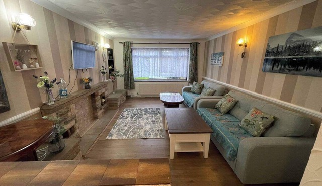 Basildon - Stay 5 - Garden - Parking - Town Centre